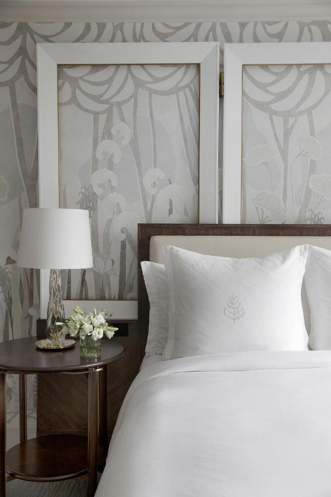 Garden King Suite interior
